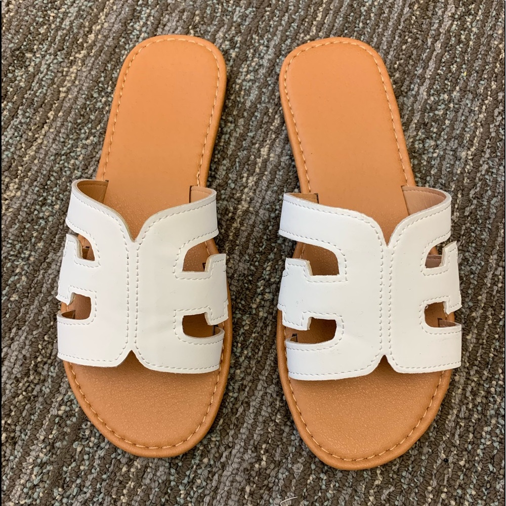 SHEIN White slide flat sandals/ slippers sz.5.5